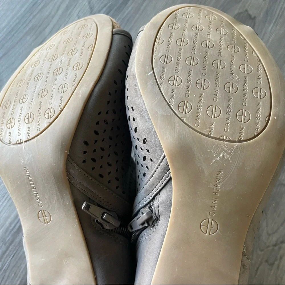 Giani Bernini Gray Perforated Ankle Booties Chunky Heel Women’s 7.5 - Picture 13 of 14